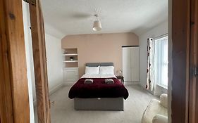 Lamack Vale House, Tenby, 5 Bedrooms With Private Heated Indoor Swimming Pool & Parking